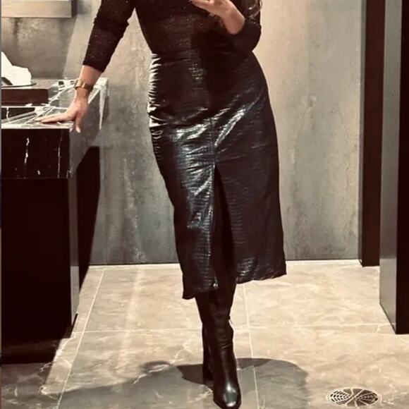 Tanya Taylor Blue Faux Leather Pencil Skirt Size 6 Croc Embossed Designer $425 - Picture 4 of 13